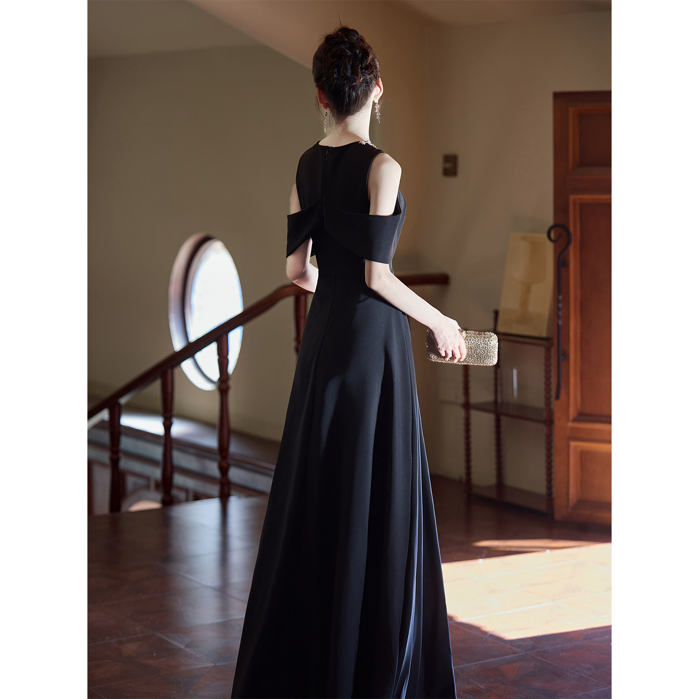https://fulmo-img-server.com/dresscode-dresscode/f7c1f092-1176-49d1-a5da-ab0d5b8e6e42.jpg