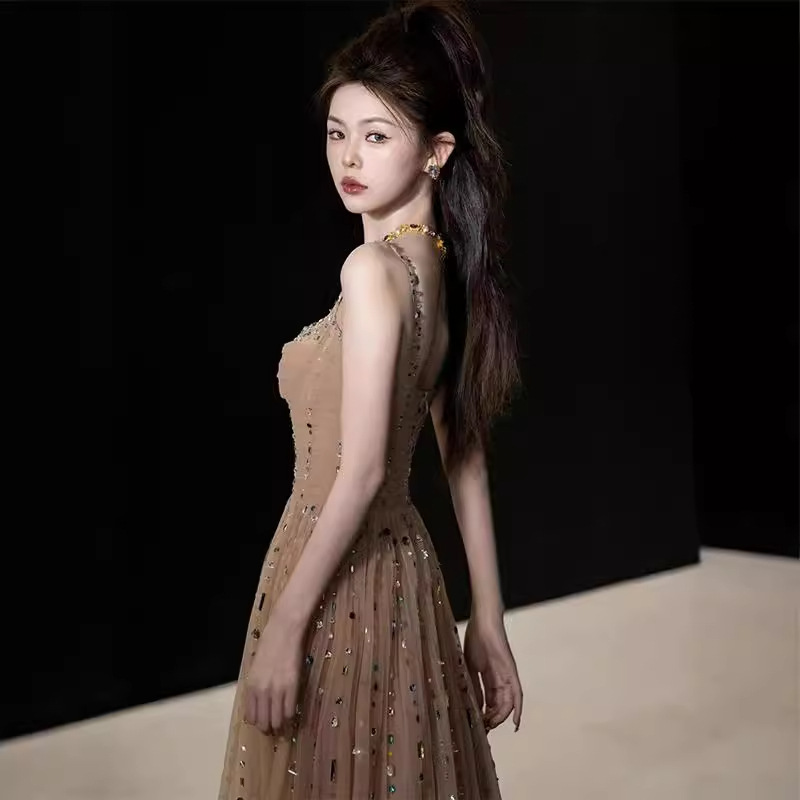 https://fulmo-img-server.com/dresscode-dresscode/f8a73d32-e1d7-4784-a651-5ffd82144593.jpg