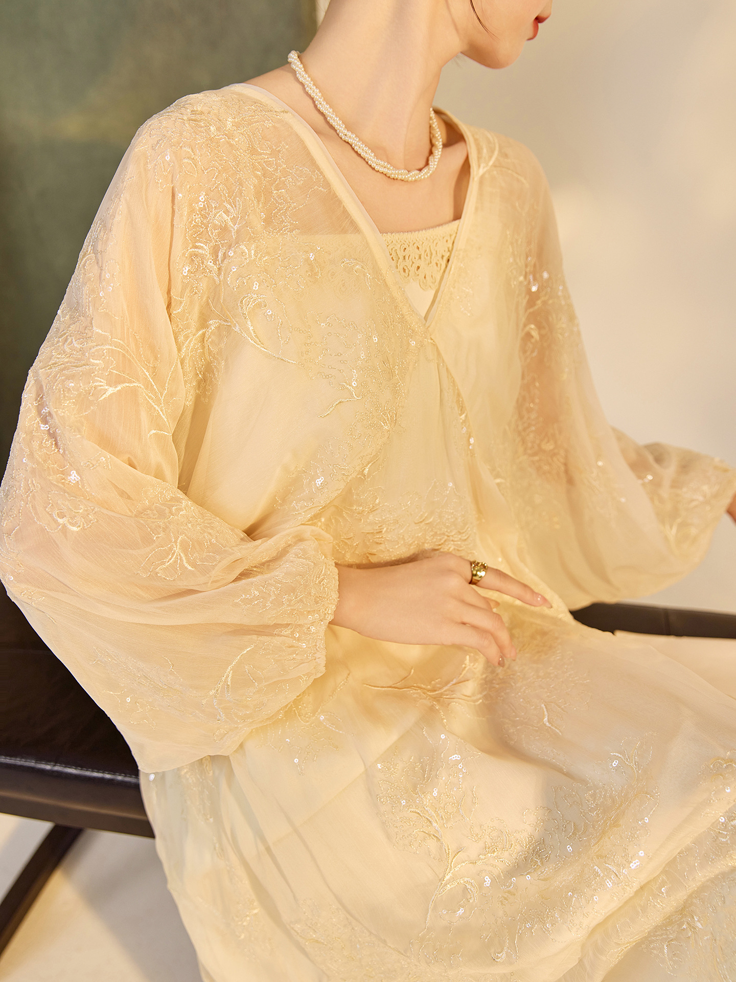 https://fulmo-img-server.com/dresscode-dresscode/fcdba7f5-acc9-48e6-968b-aad1bc9cb5c4.jpg