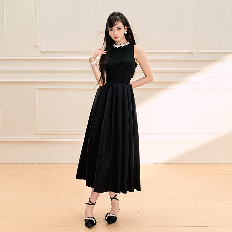 https://fulmo-img-server.com/dresscode-dresscode/fd0ffe49-4f85-43f6-aaba-0af741c85916.jpg