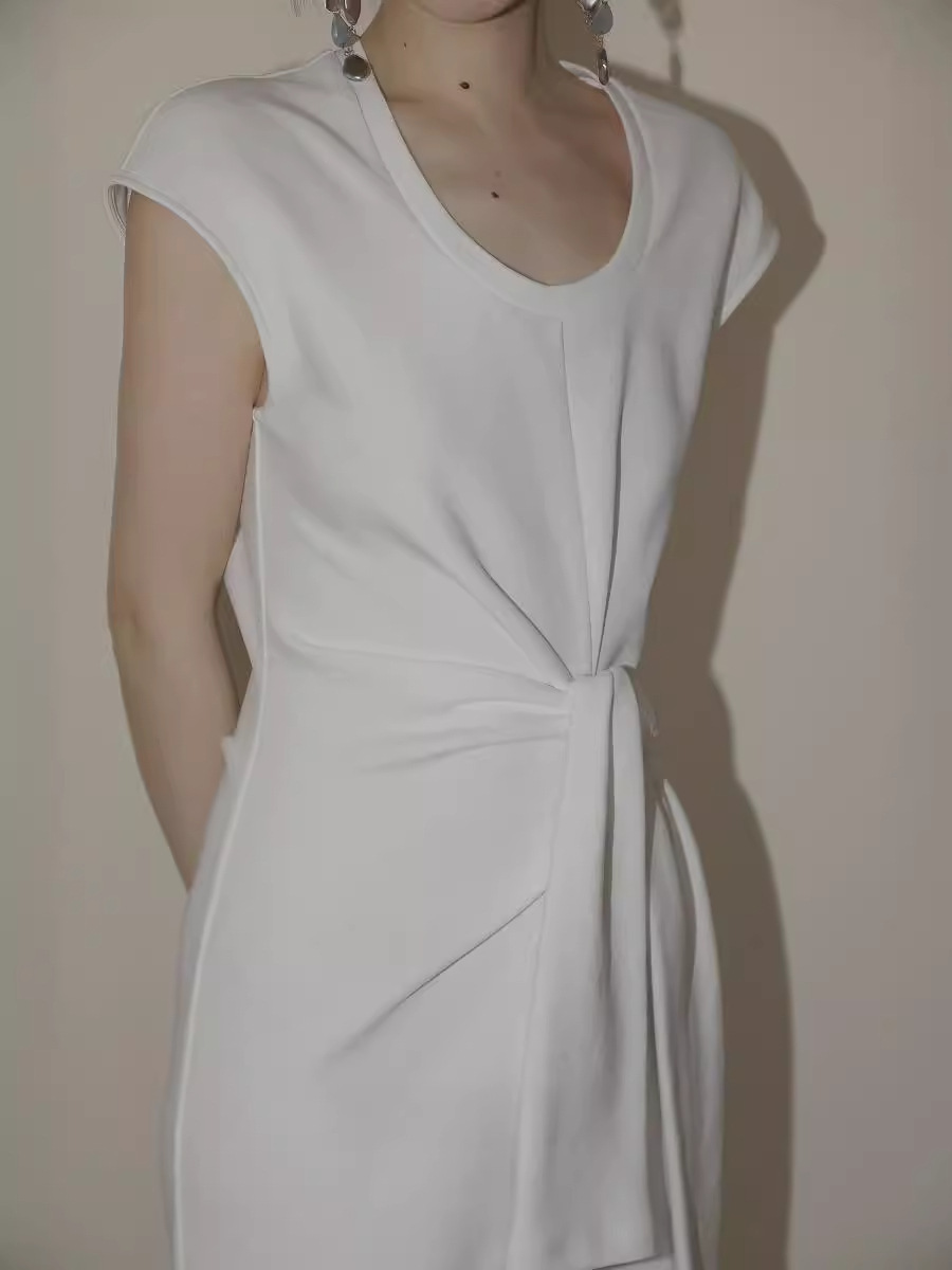 https://fulmo-img-server.com/dresscode-dresscode/fd2d8b9d-816c-4174-87d9-b1b51cc5a6d9.jpg