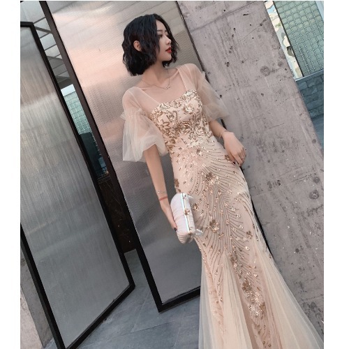 https://fulmo-img-server.com/dresscode-dresscode/fd6223c6-a76a-4832-b87d-1d79fde3d4bc.jpg
