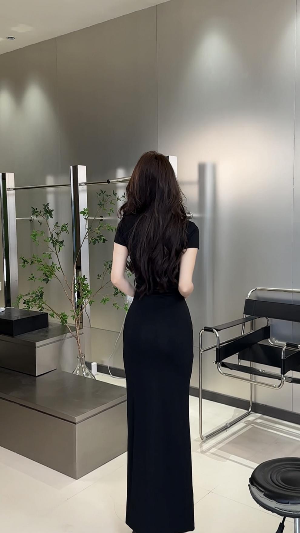 https://fulmo-img-server.com/dresscolory/1ed4e876-c01d-456d-9fa2-fda1d32d8ce9.jpg