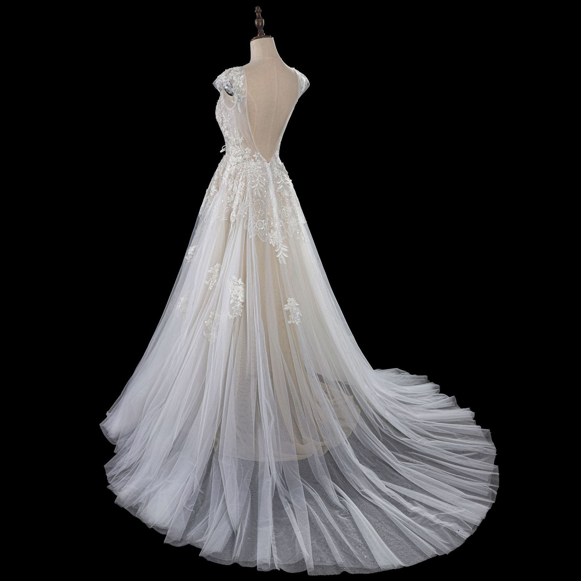 https://fulmo-img-server.com/dresscolory/2ce75182-510a-42f3-8785-0d1297633489.jpg