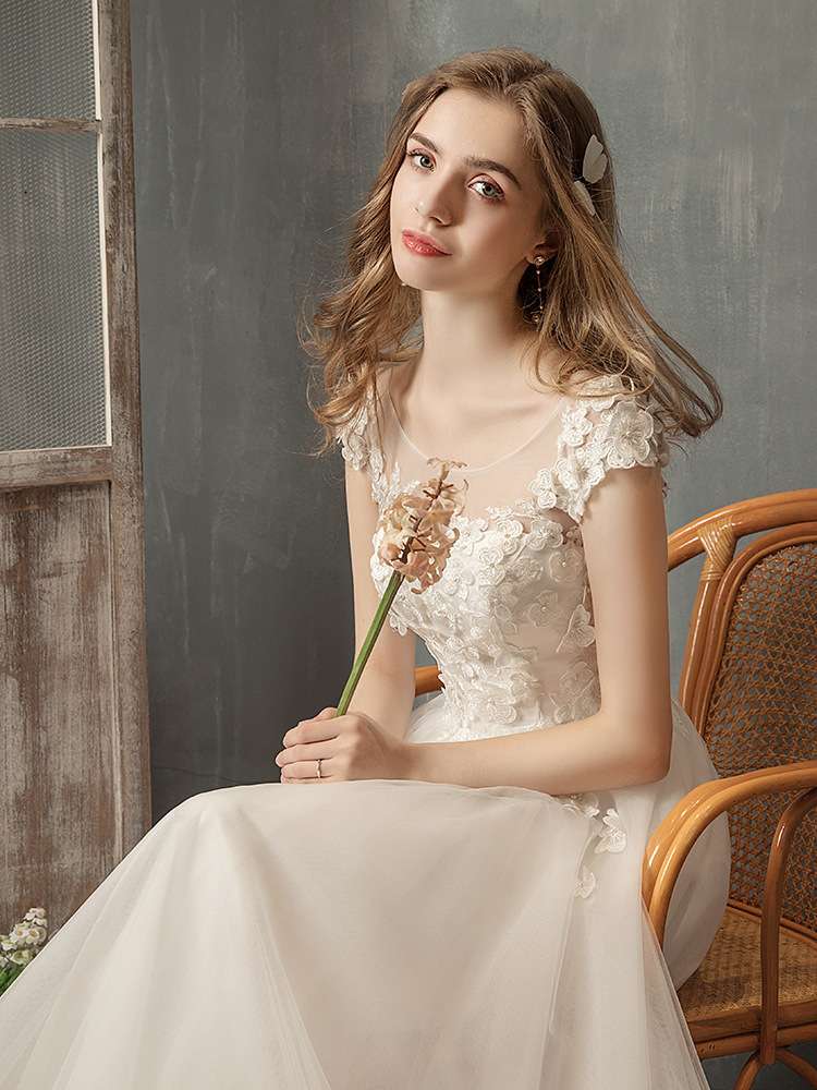 https://fulmo-img-server.com/dresscolory/2e84b41ad18e4197bfce14a264985a37.jpeg
