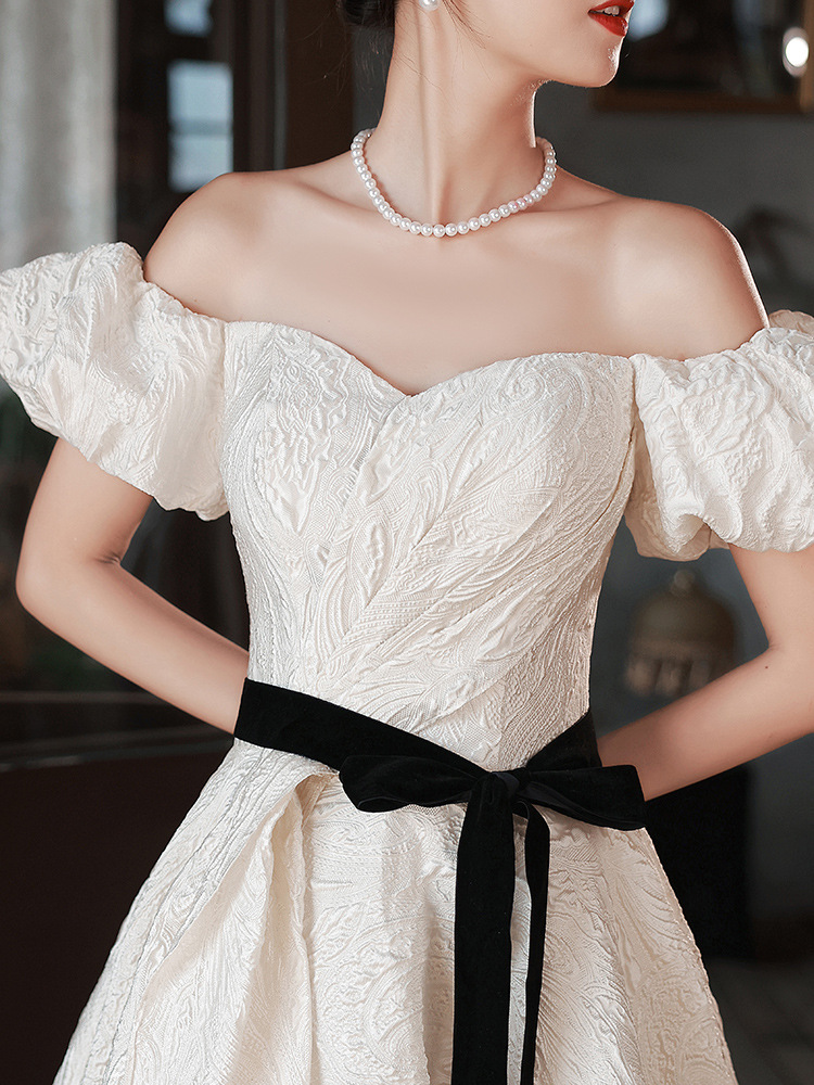 https://fulmo-img-server.com/dresscolory/3f674642-a14e-44a9-af72-bb628ad8d484.jpg
