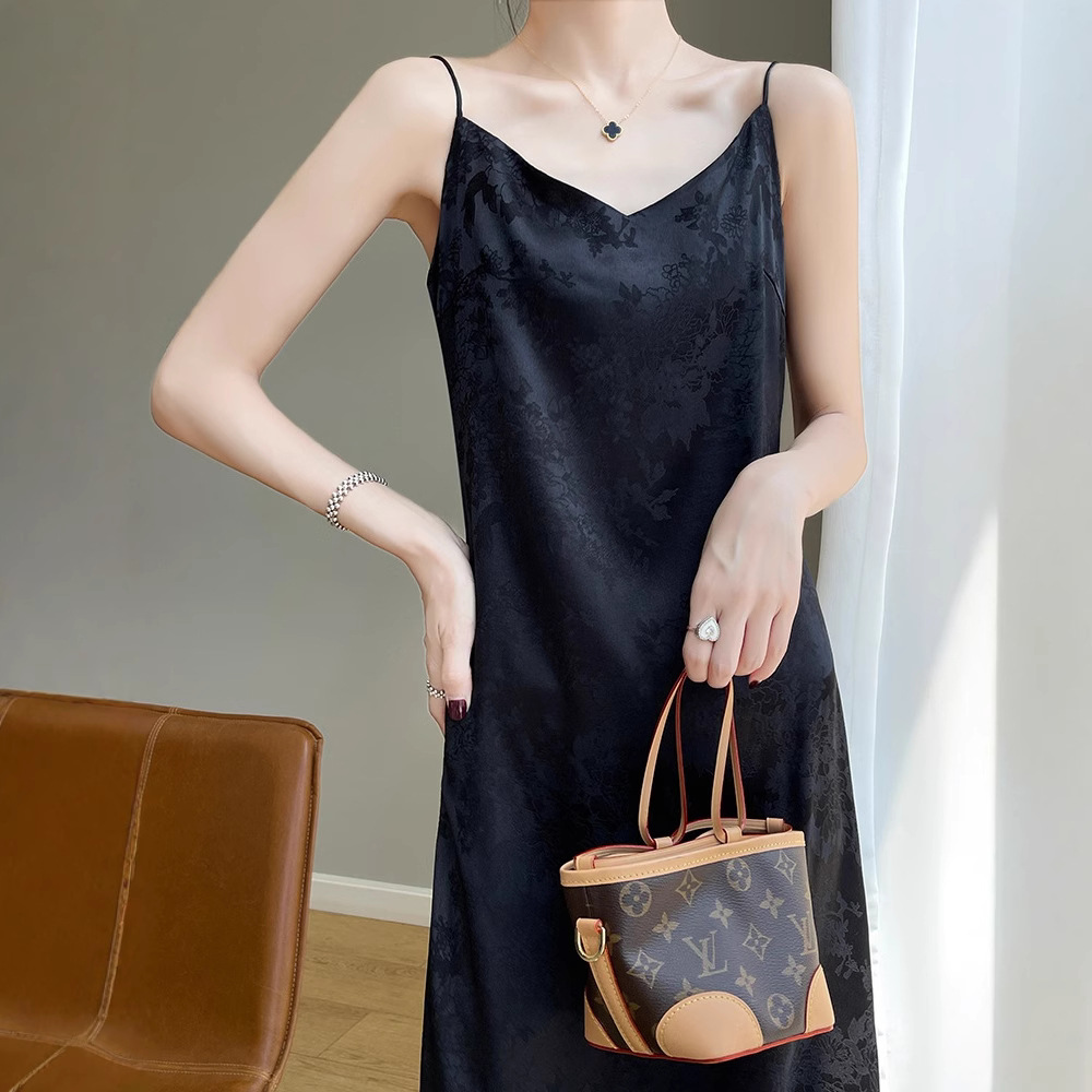 https://fulmo-img-server.com/dresscolory/79445b52-8485-46d5-a744-fb9ab407cf65.jpg