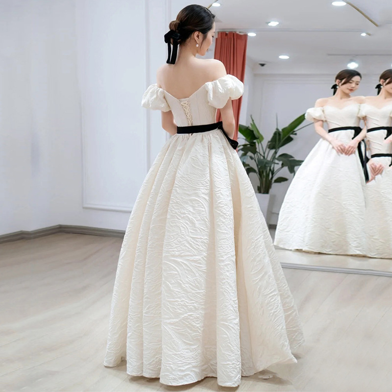 https://fulmo-img-server.com/dresscolory/886a4efd-018a-4d47-ab65-e3a1395126a2.jpg