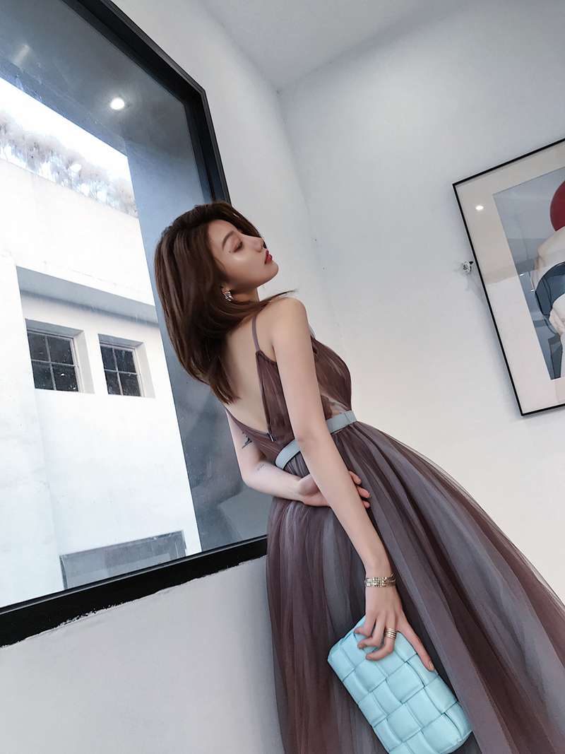 https://fulmo-img-server.com/dresscolory/b3a89d5e806a48d7a531330b0b92b43c.jepg