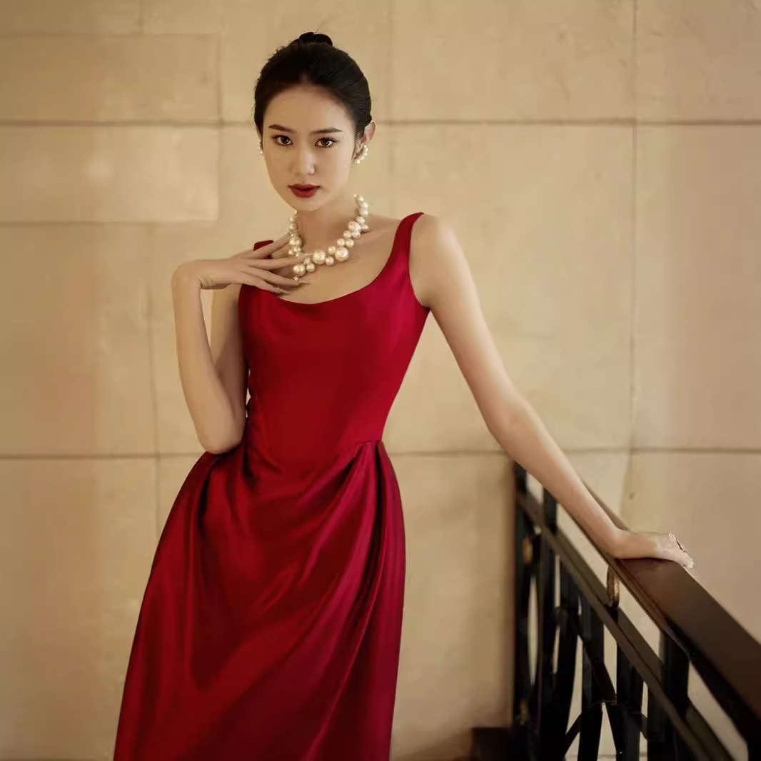 https://fulmo-img-server.com/dresscolory/b8eaaf3b-53da-45b7-971d-61606b93e637.jpg
