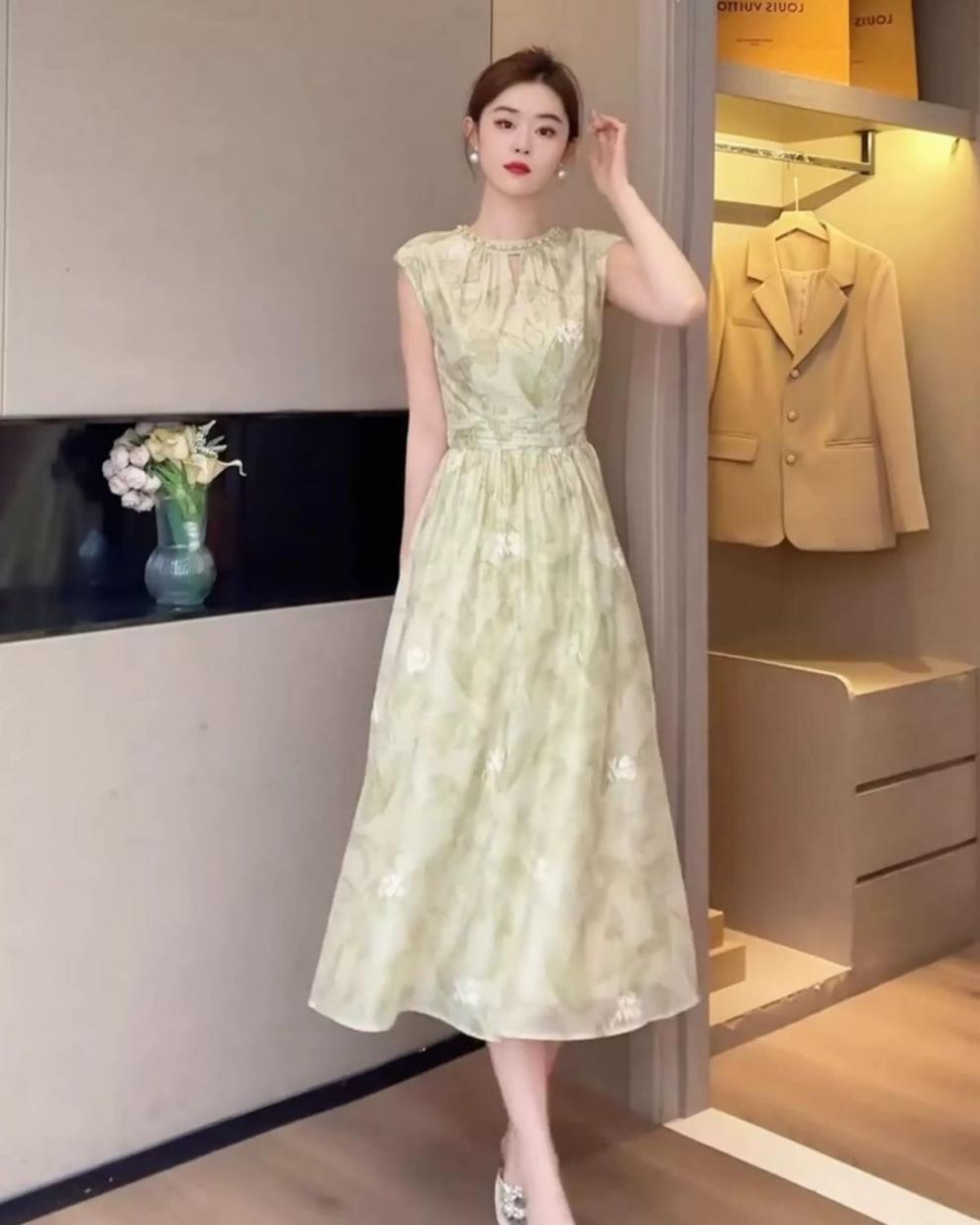 https://fulmo-img-server.com/dresscolory/c84b4c0b-0864-48a2-8ac0-c2a3cfd3c5a3.jpg