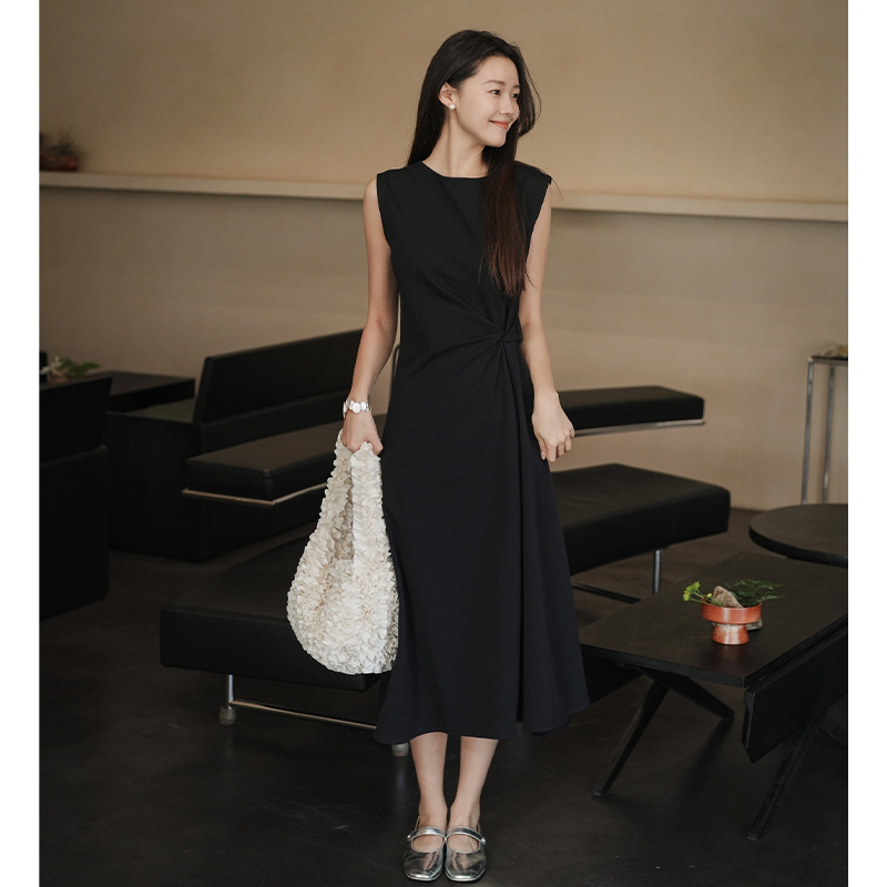 https://fulmo-img-server.com/dresscolory/d45c5e6a-a994-4eb3-a99c-0ce6cd7fa5d3.jpg