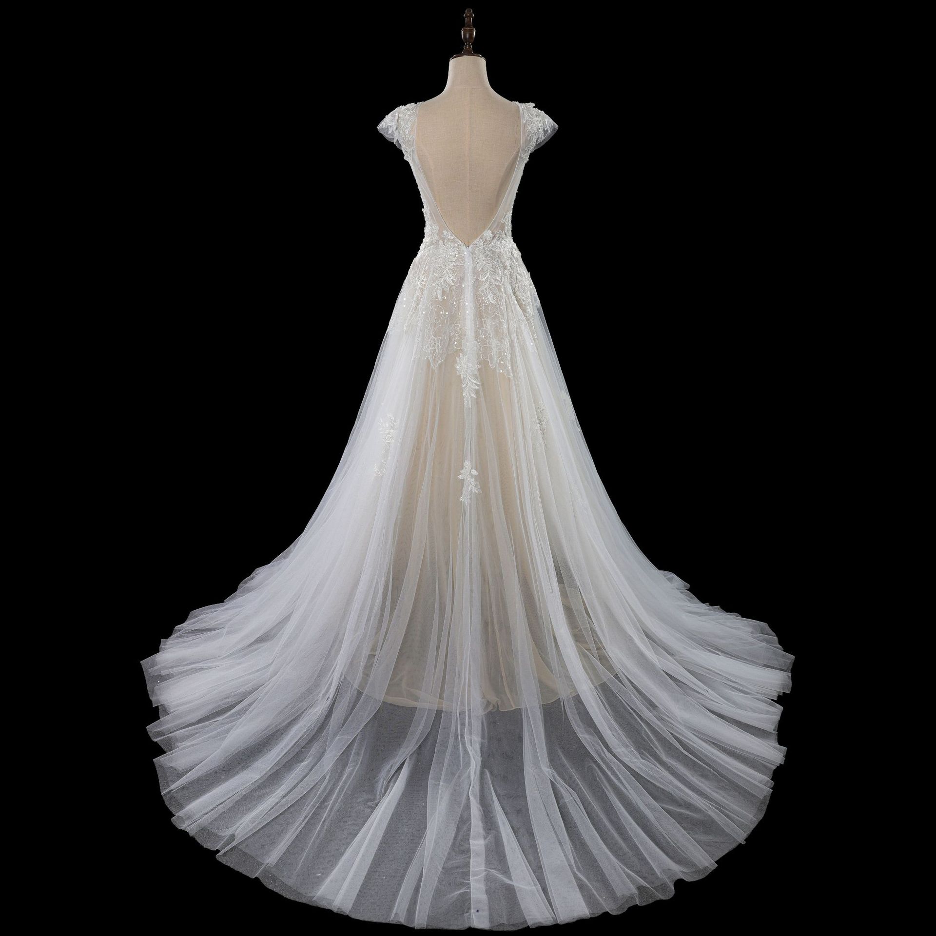 https://fulmo-img-server.com/dresscolory/e574934c-cbce-4e25-9f4b-6792a653025d.jpg