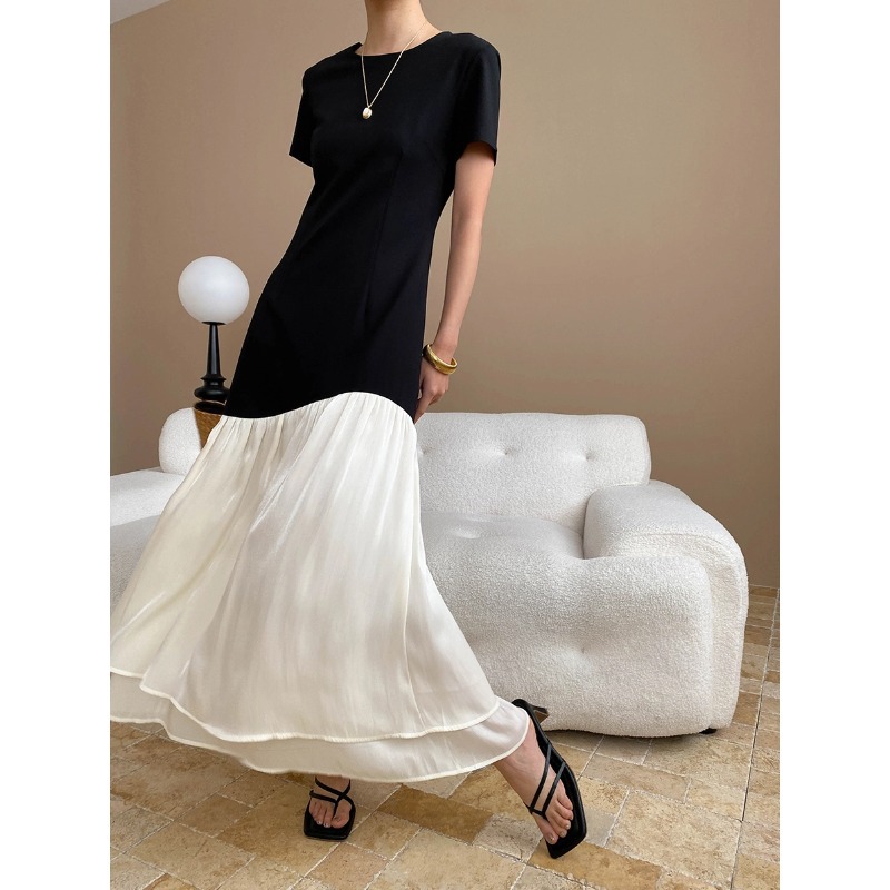 https://fulmo-img-server.com/dresscolory/efe763b2-0bf6-4503-88a7-1b6a5dc59f61.jpg