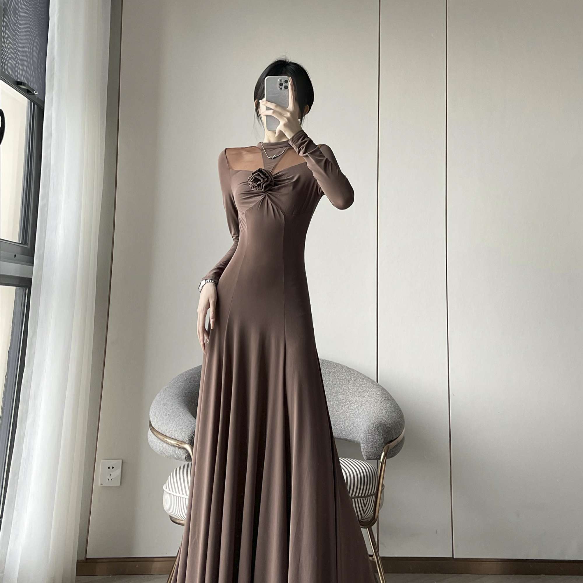https://fulmo-img-server.com/dresscolory/f0d7c88b549f40458dfd6f7c348064e2.jepg