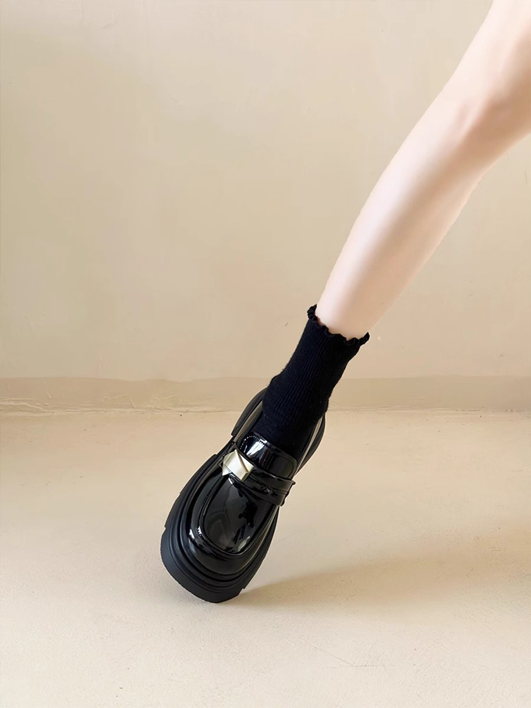 ドライビングシューズ 上質厚底金具飾りドライビングシューズ