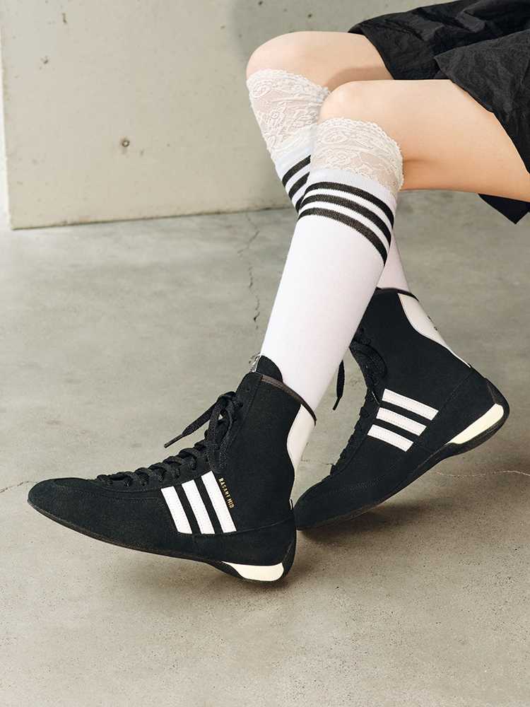 スタイリッシュにドライブを楽しむ！黒のドライビングシューズおすすめ5選