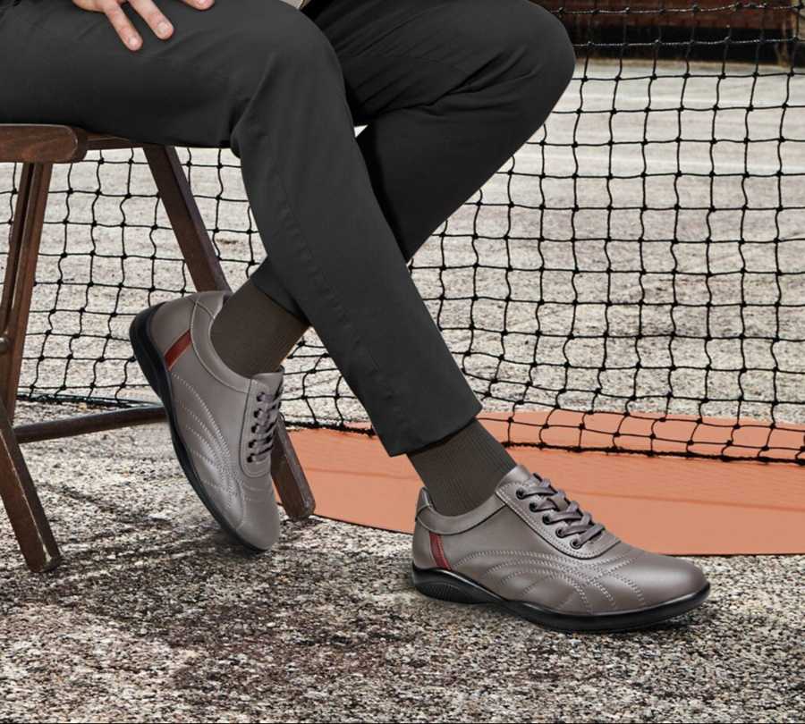 本格レザーの上質感で運転も歩行も格別に！メンズ本革ドライビングシューズ10選