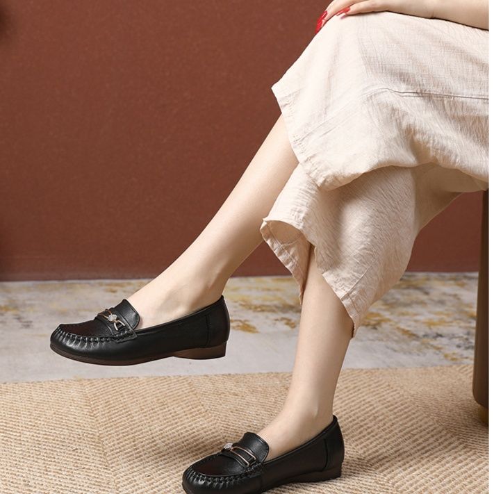 金属装飾付き本革ドライビングローファー