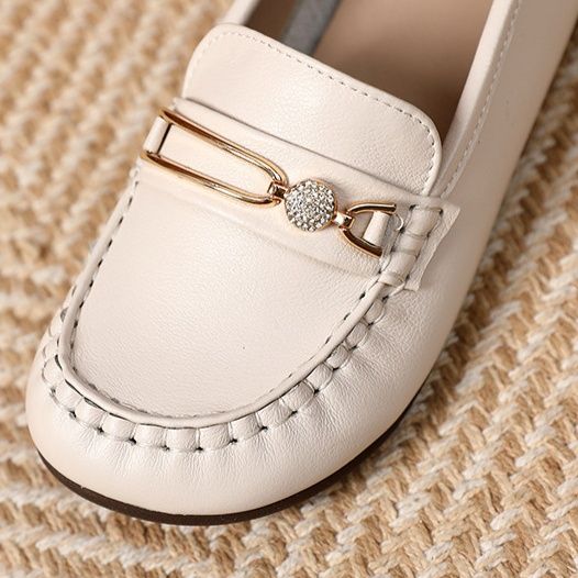 金属装飾付き本革ドライビングローファー