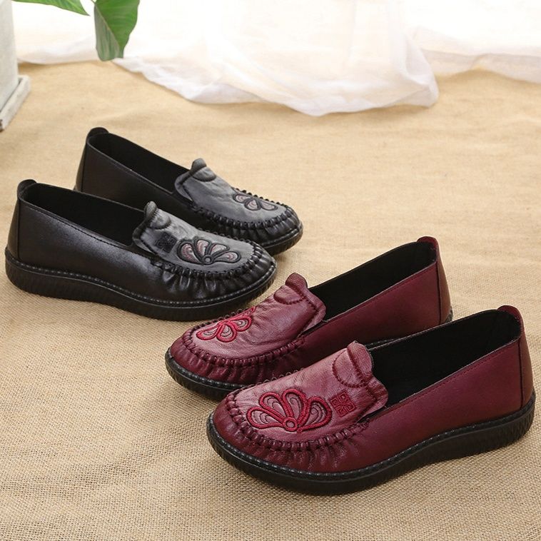 花柄刺繍本革モカシン風ドライビングローファー