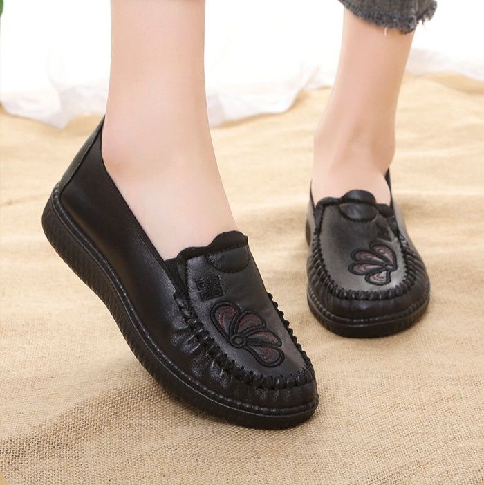 花柄刺繍本革モカシン風ドライビングローファー