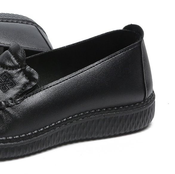 花柄刺繍本革モカシン風ドライビングローファー