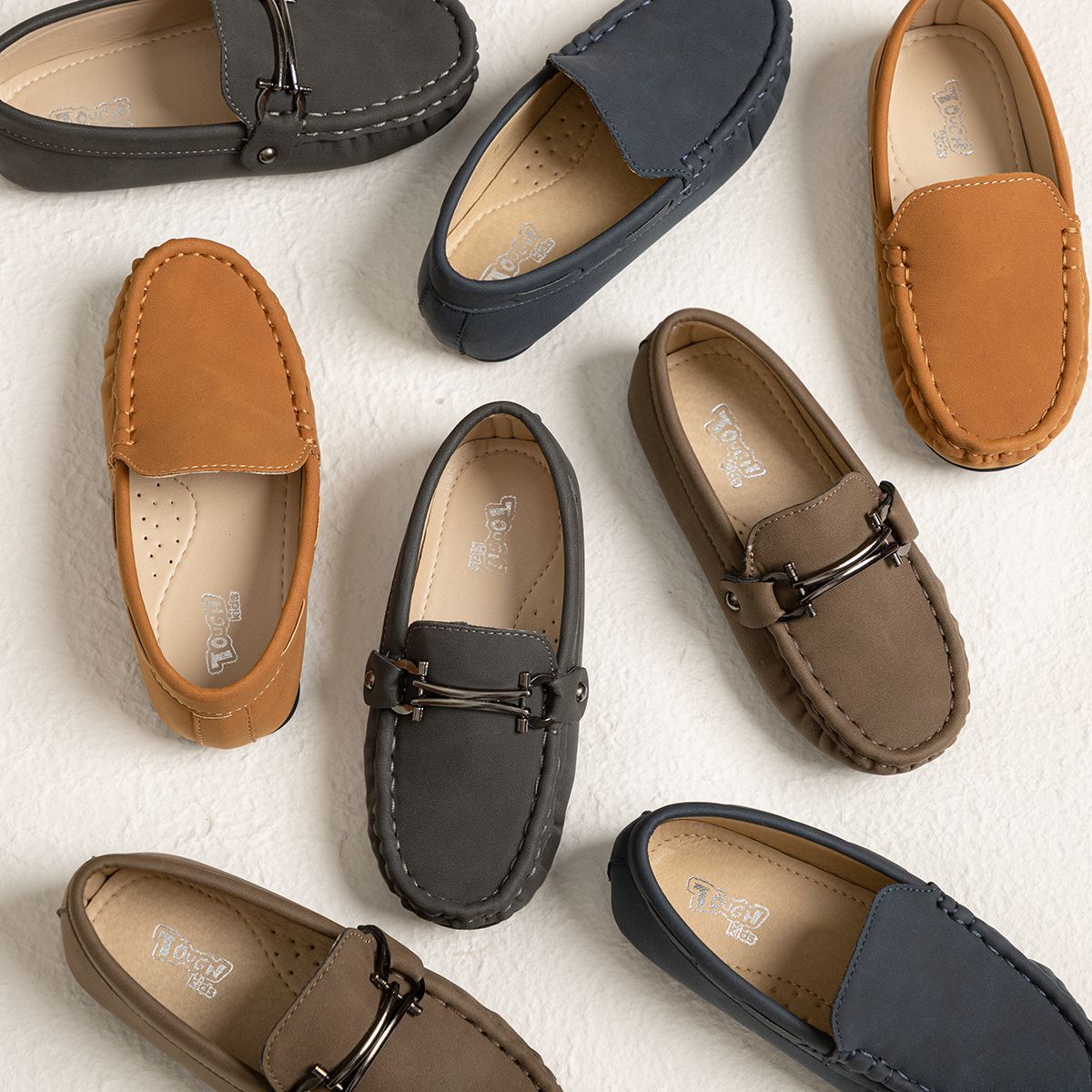 ドライビングシューズ 本革仕様の金具付きドライビングローファー