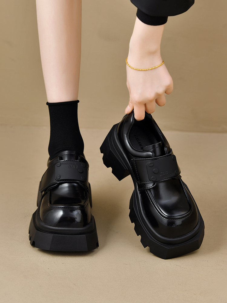 ドライビングシューズ 厚底ベルト付きドライビングシューズ