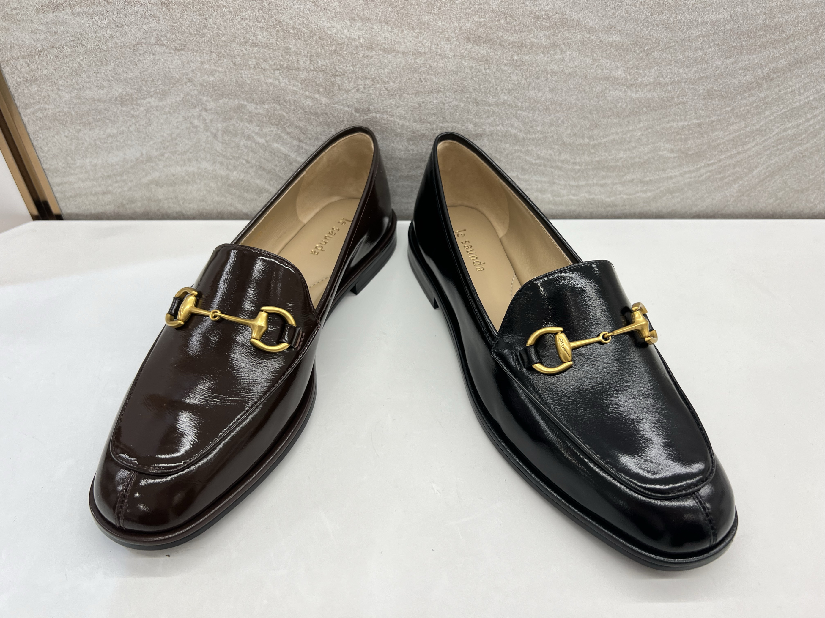 ドライビングシューズ 艶やか金具飾りドライビングローファー