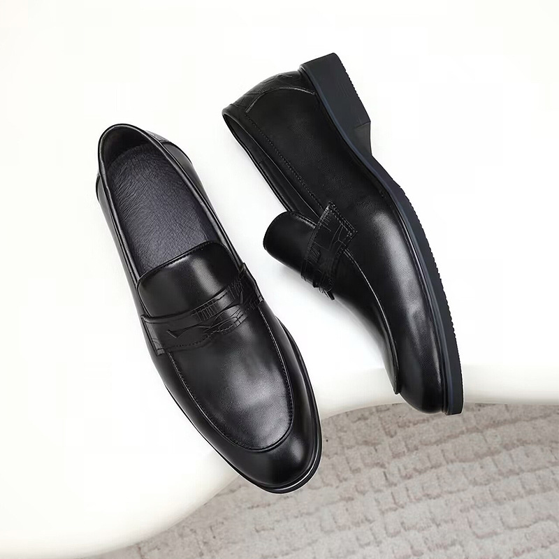 ドライビングシューズ 本革仕様のシンプルステッチローファー