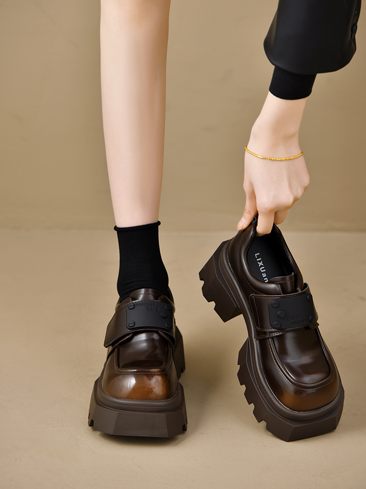 ドライビングシューズ 厚底ベルト付きドライビングシューズ