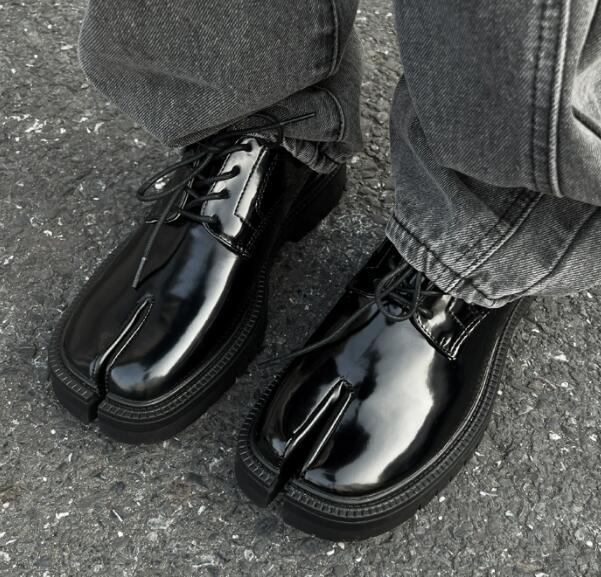 ドライビングシューズ メンズ黒光沢ローファー合成皮革快適ドライビング靴