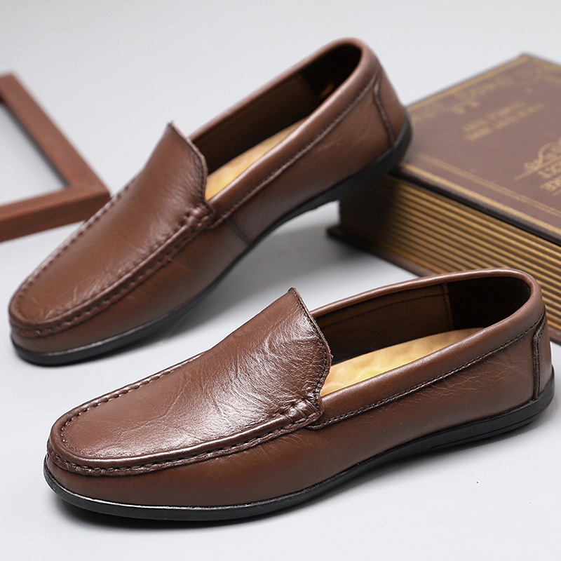 ドライビングシューズ 本革仕立てのシンプルスリッポンローファー