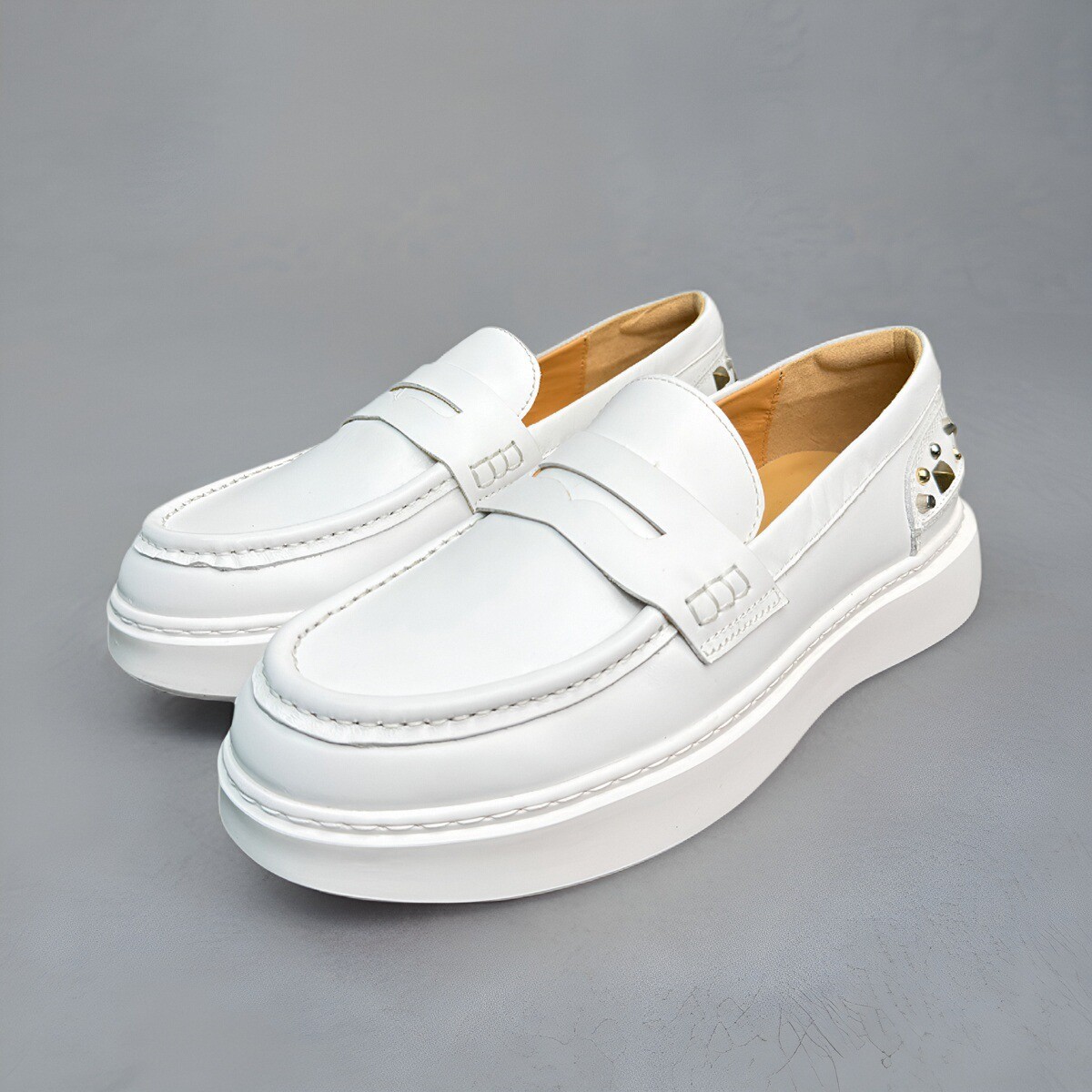 ドライビングシューズ 厚底スタッズ付きレザーローファー