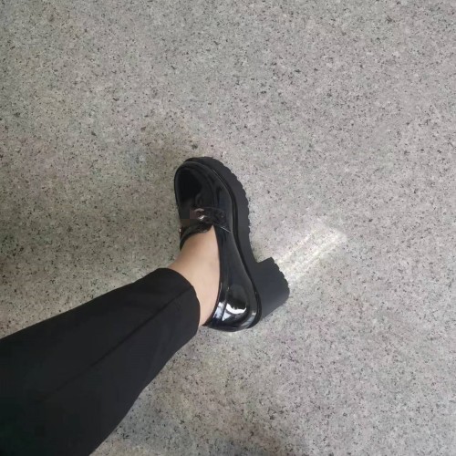 ドライビングシューズ 高級感あふれる厚底ローファー