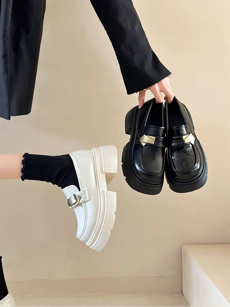 ドライビングシューズ 上質厚底金具飾りドライビングシューズ