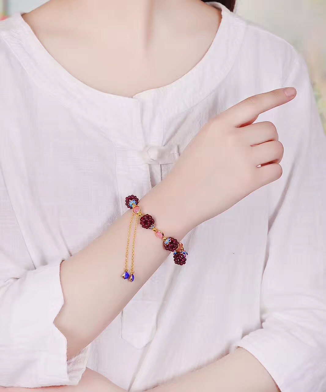 天然石ブレスレット 花彫七宝細工ガーネット小粒玉デザインブレスレット