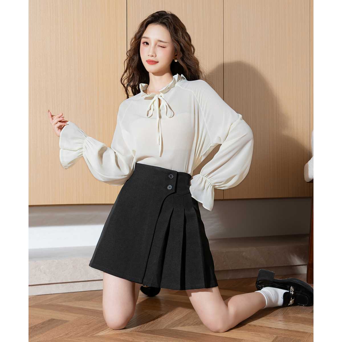 個性をプラス！おしゃれな柄入り黒スカート おすすめ4選