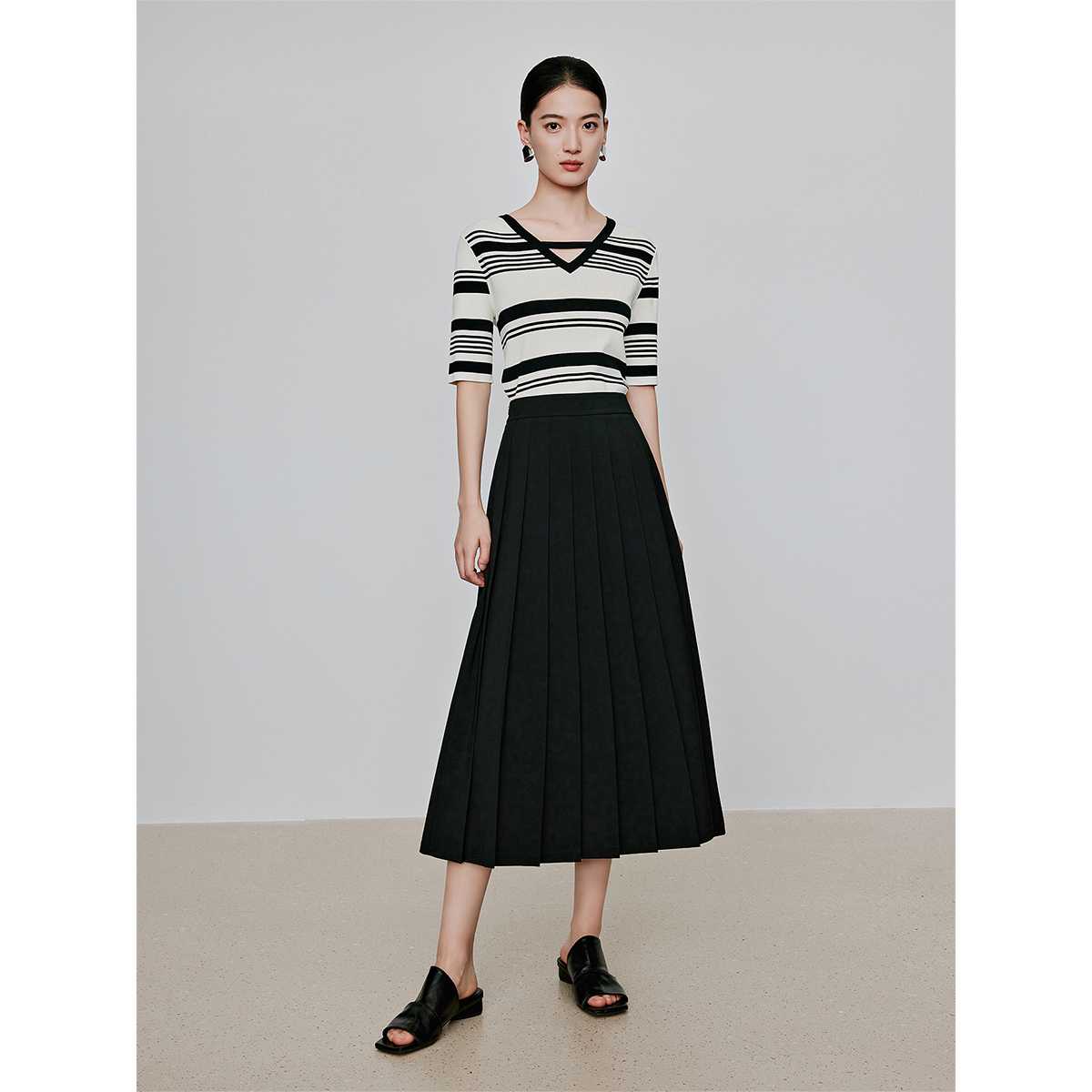 スタイリッシュに決まる！黒シャツと合わせたい黒スカートおすすめ5選