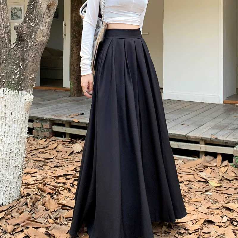 大人シルエットが作れる！黒のAラインスカートおすすめ5選