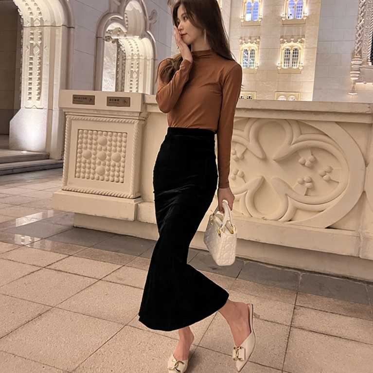 トレンド感たっぷり！量産型黒スカートで作る人気コーデ5選