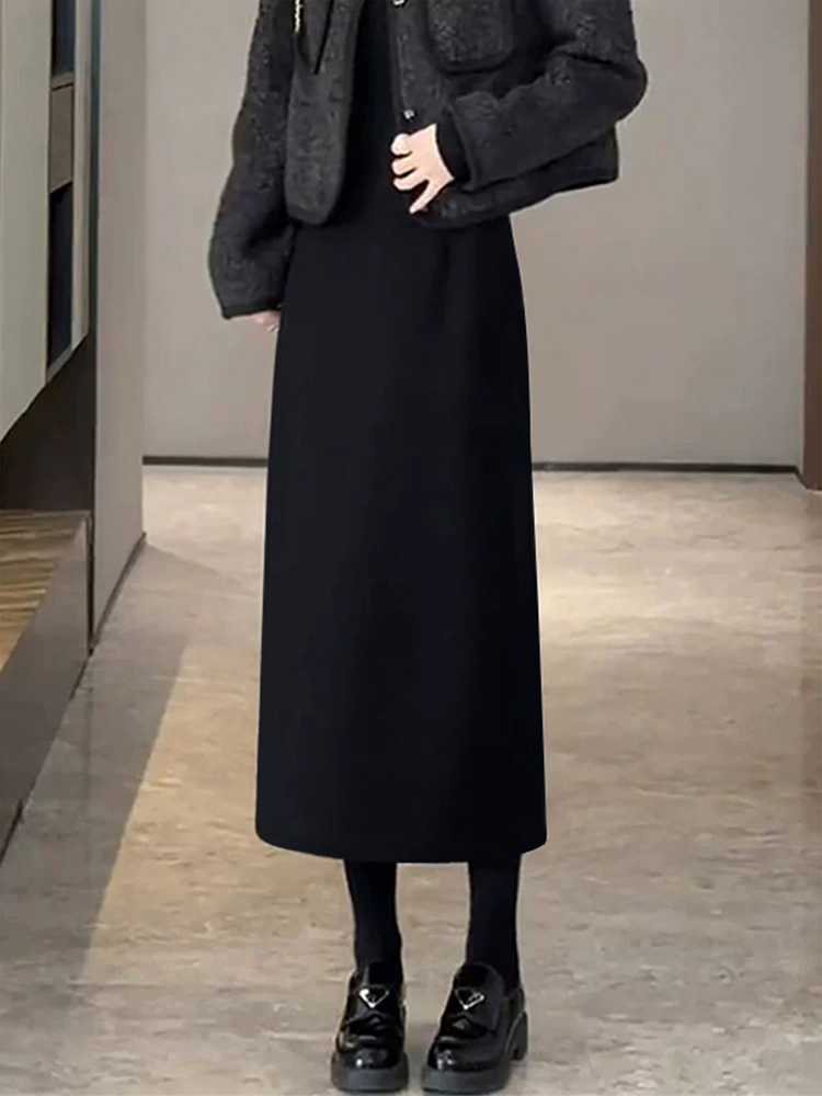 寒い季節はモノトーンコーデ！黒ダウンにぴったりのスカートおすすめ5選