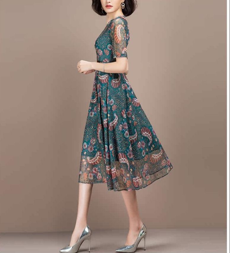 キャバドレス 華やかペイズリー柄シフォン半袖ミディ丈ドレス