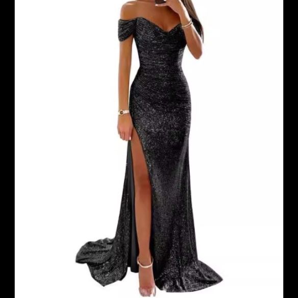 キャバドレス オフショルダー煌めきスパンコールスリット入りロングドレス