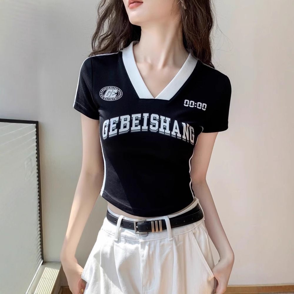 Y2Kファッション ウエストマークロゴ入りクロップド丈Tシャツ