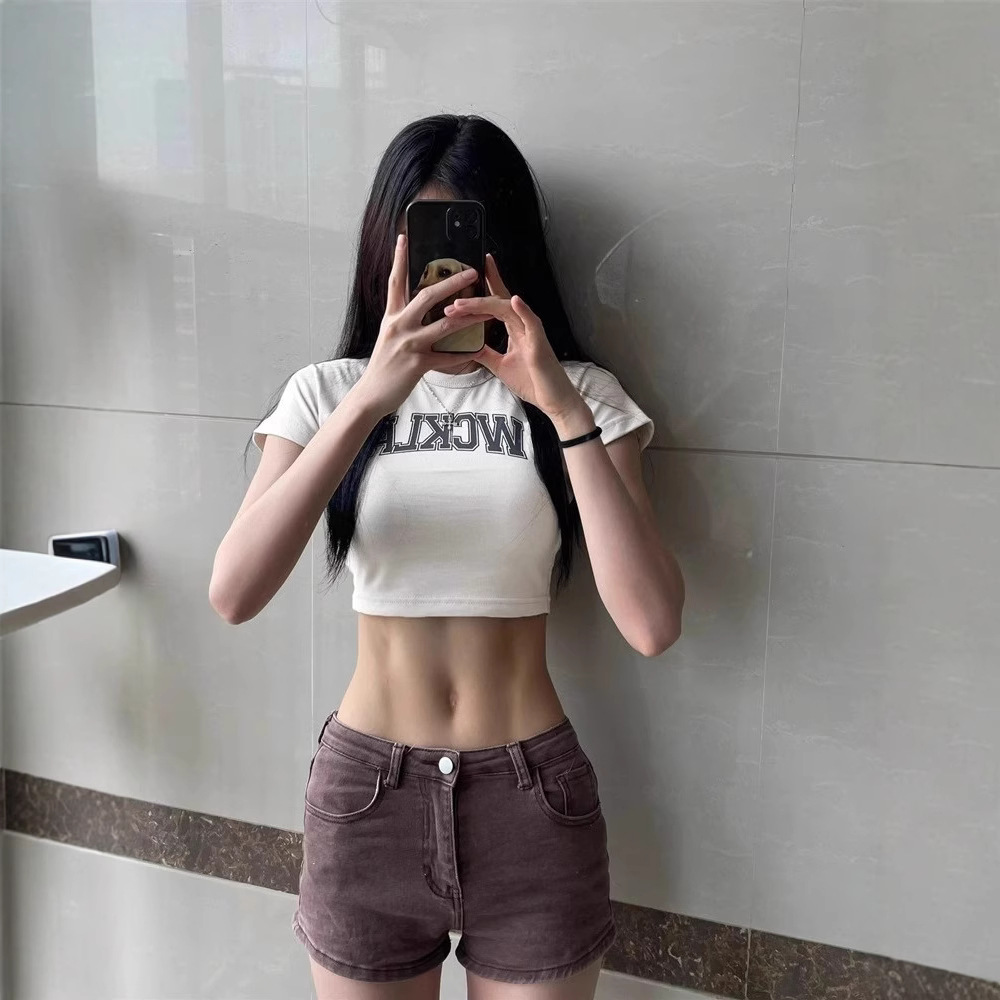 Y2Kファッション ロゴ入りクロップド丈Tシャツ