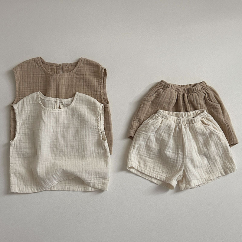 https://fulmo-img-server.com/everyday-kids-outfits/00662f4c-8984-4cad-9250-13089a0e73a7.jpg