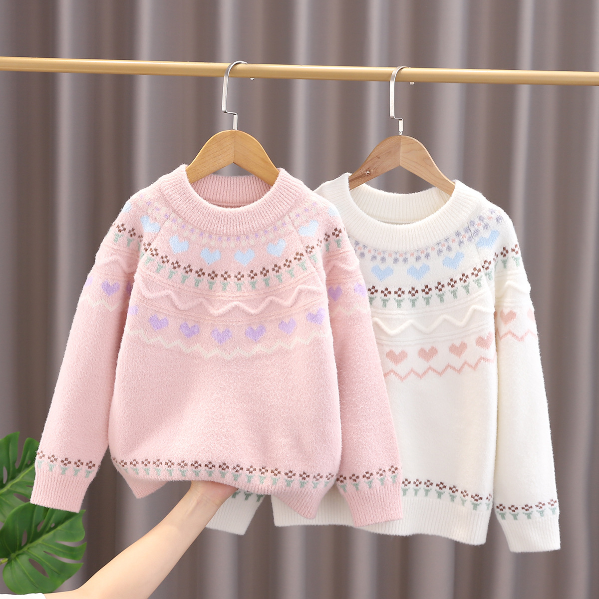 キッズファッション ハートとお花の北欧風柄編みセーター