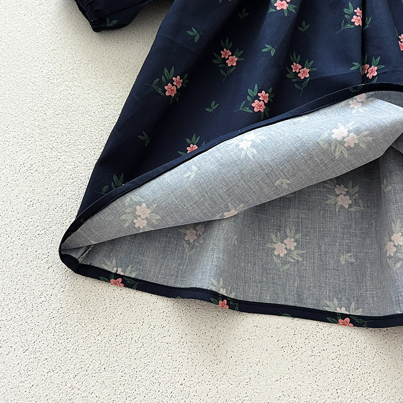 キッズファッション 小花柄刺繍レース衿付き長袖ワンピース
